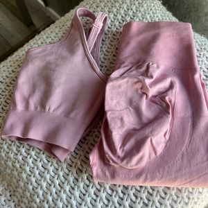 Bo & Tee Oh Polly workout set in pink